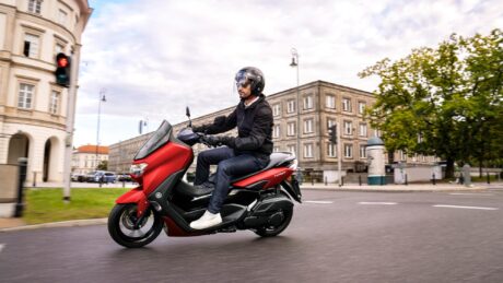 La Yamaha NMAX 125 es ligera y sencilla de conducir