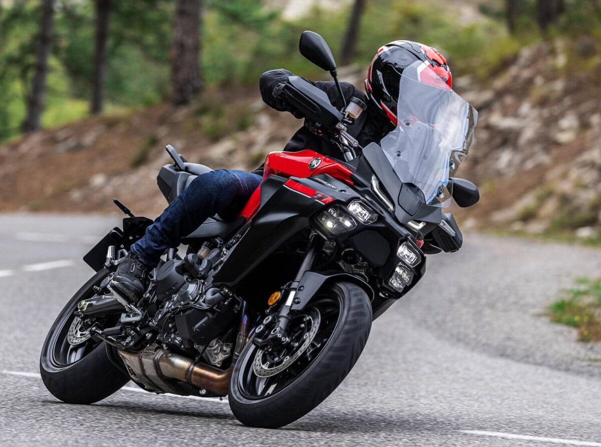 2025-Yamaha-MT09ATRS-EU-Redline-Action-013-03